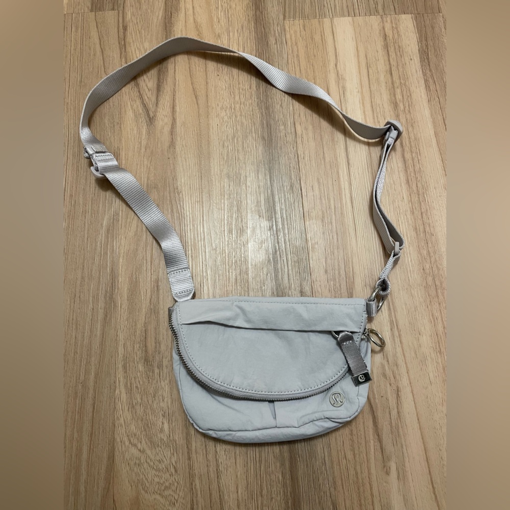 Lululemon All Night Festival Bag Micro 1.5L Silver Drop